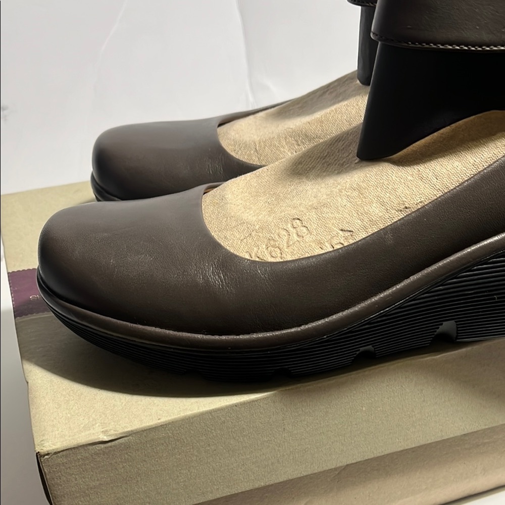 Clarks Brown Leather Flats Classic Loafers New with out tag - Picture 7 of 12